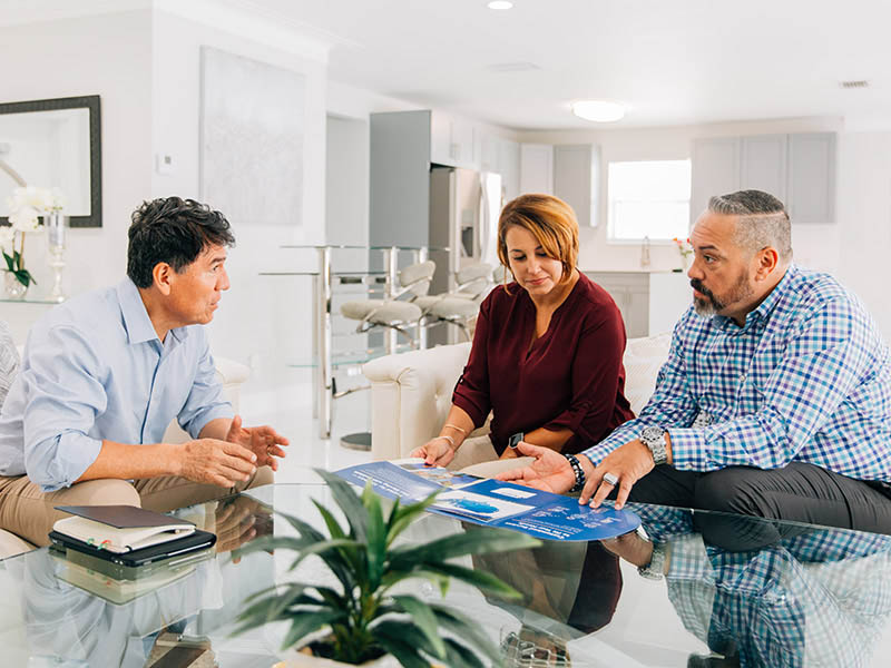 move coordinator discussing moving services with customers